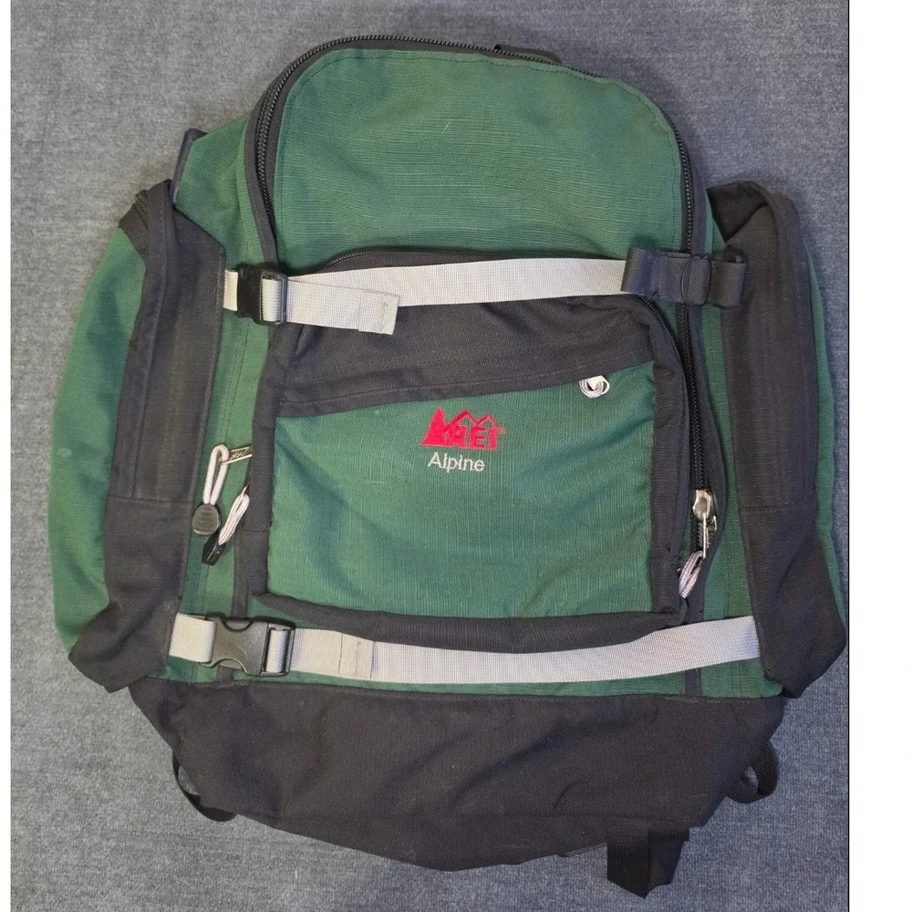 REI Alpine Backpack Green Black Hiking Daypack Technical Rucksack Vintage Style